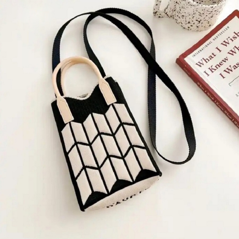 Four-wall Knit Cross Bag